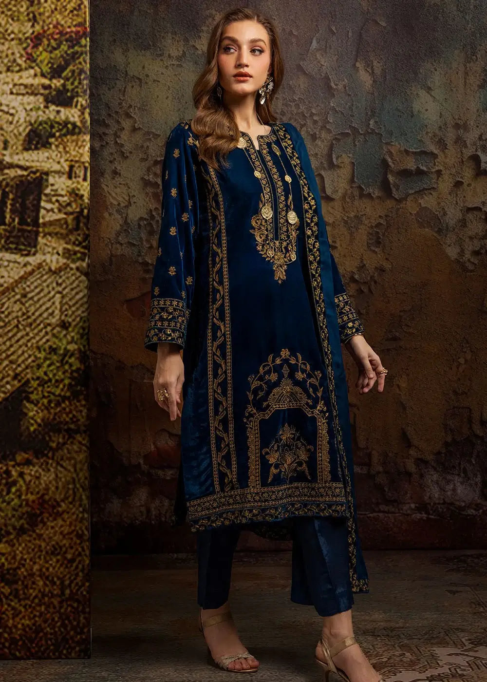 Antique Blue Embroidered Velvet Suit – Merakish 3-Piece Unstitched