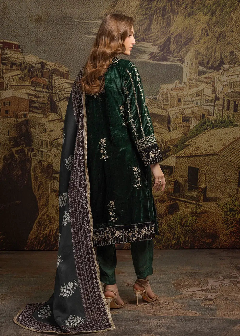 British Green Embroidered Velvet Suit – Merakish 3-Piece Unstitched