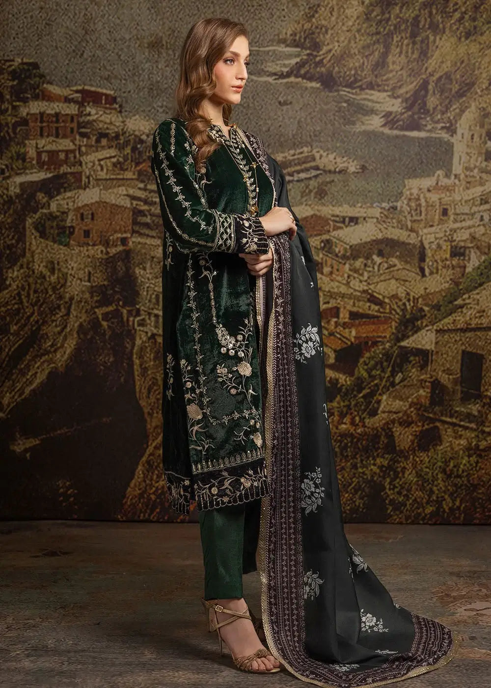 British Green Embroidered Velvet Suit – Merakish 3-Piece Unstitched