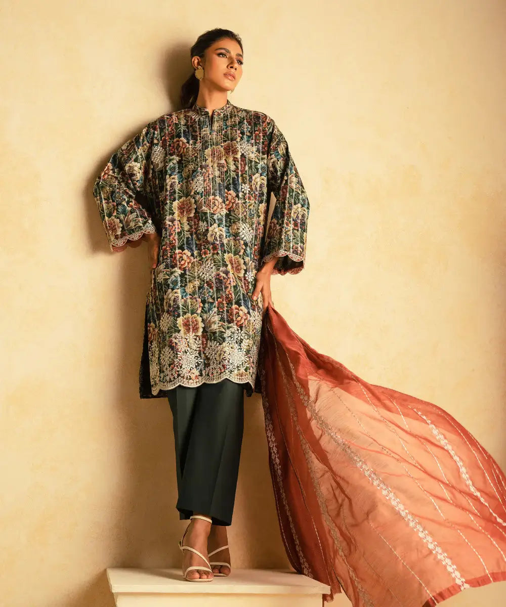 Sapphire 3 Piece Embroidered Jacquard Suit U3PESG24V512